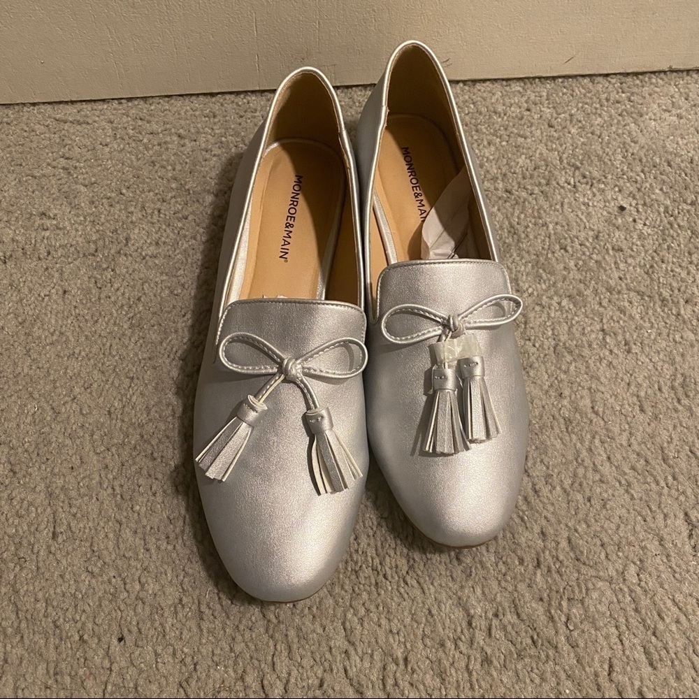 Monroe&Main Tonal Bow Flat silver loafer size 41